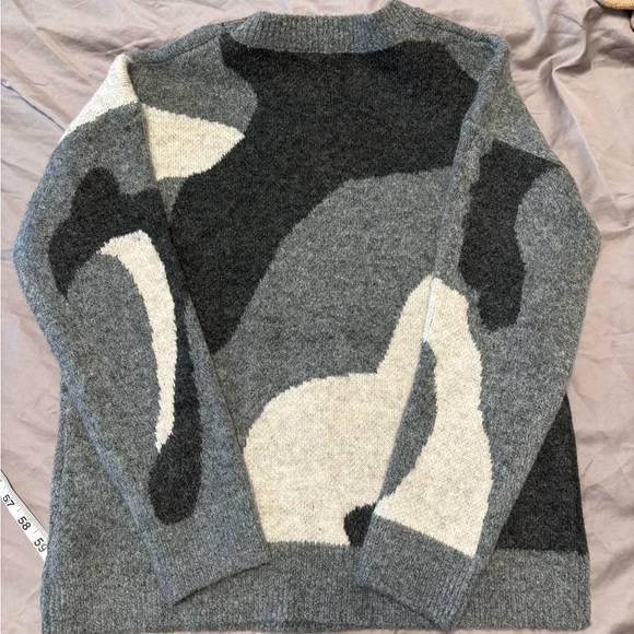 Mystree Gray and Cream Patterned Sweater - Picture 7 of 9